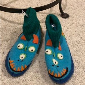 Boys wool  slippers.